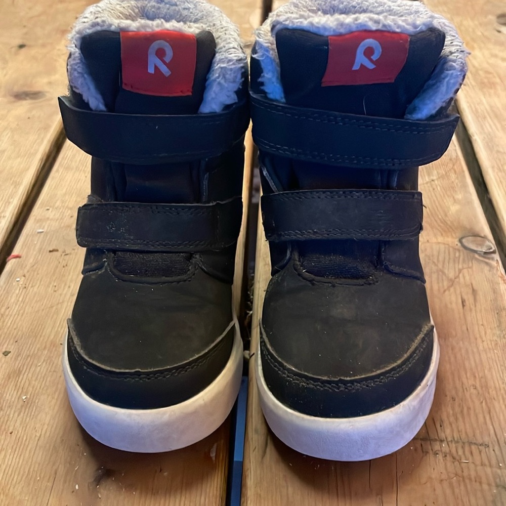Reima size 10 little kid black snow boots with Velcro